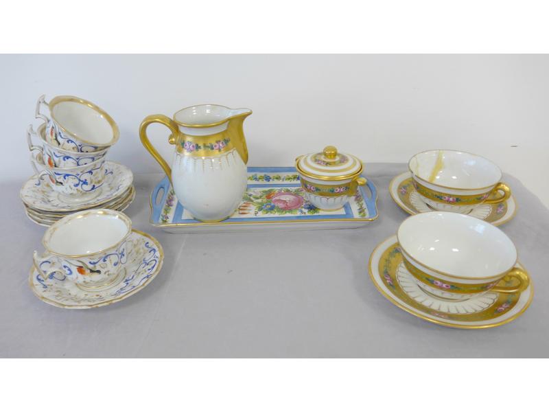 DEUX SERVICES A THE-CAFE en porcelaine blanche...