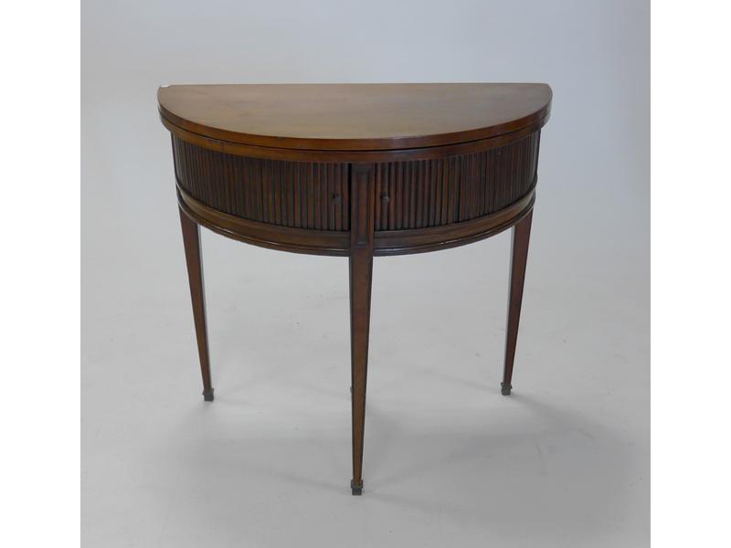 TABLE A JEUX demi-lune en acajou et placage...