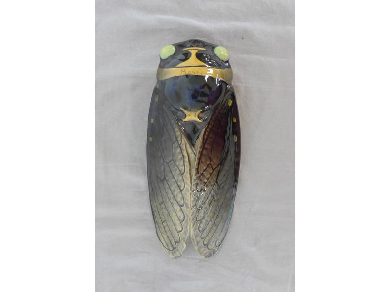 VASE d'applique en faïence polychrome émaillée...