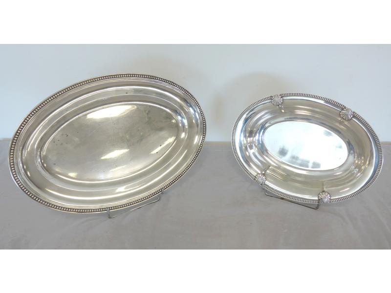 PLAT OVALE en métal argenté à bordure de...