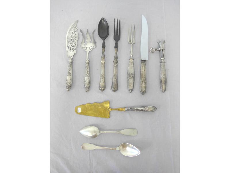 LOT DE COUVERTS DE SERVICE manches en argent...