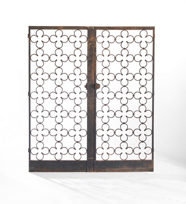 PAIRE DE GRILLES pouvant former claustra...