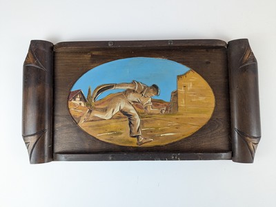 PLATEAU rectangulaire en bois à décor sculpté...