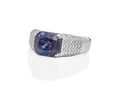 BAGUE type chevalière en or gris (750) ornée...