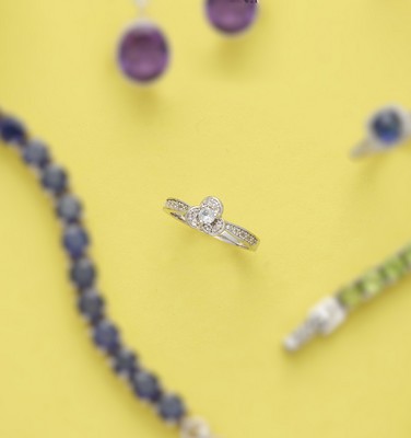 BAGUE en argent (925) ornée d'un trèfle serti...
