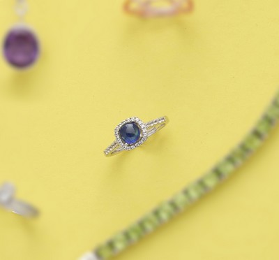 BAGUE en argent (925) sertie d'un saphir...