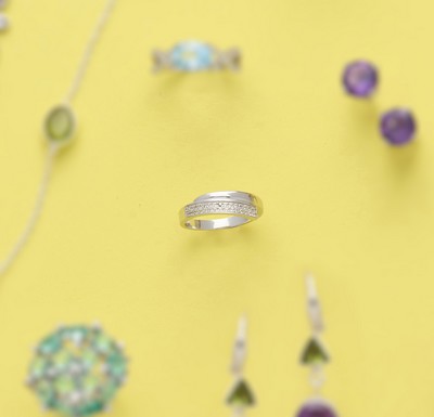 BAGUE en argent (925) formée de deux branches,...