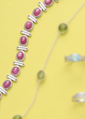 BRACELET en argent (925) orné de 11 rubis...