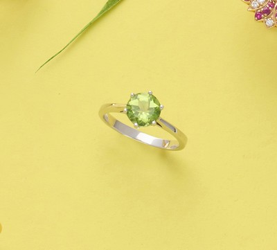 BAGUE en or gris (375) ornée d'un péridot...