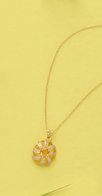 COLLIER en or (375) orné d'un pendentif en...