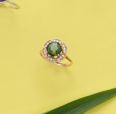 BAGUE en or rose (750) de forme fleur ornée...