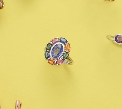 BAGUE en or gris (375) de forme ovale ornée...