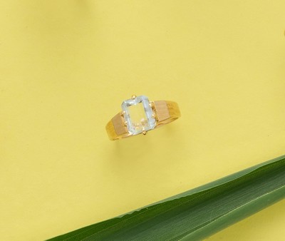 BAGUE en or (750) ornée d'une aigue-marine...