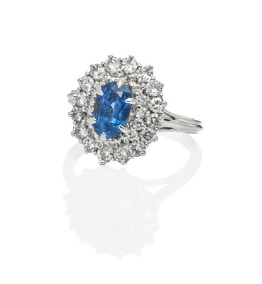 BAGUE type marguerite en or gris (750) ornée...