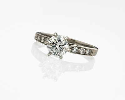 BAGUE DIAMANTS or gris (750) et diamant taille...