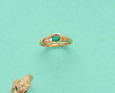 BAGUE en or (750) émeraude ovale et trois...