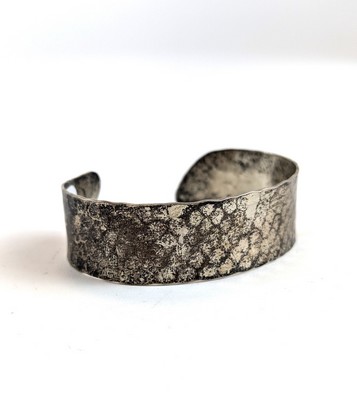 BRACELET manchette en argent (825) à décor...