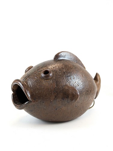 LAMPE en forme de poisson en grès patiné...