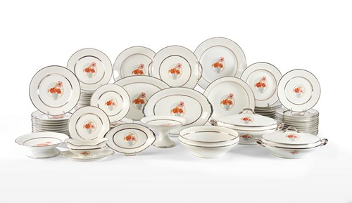 SERVICE DE TABLE en porcelaine de Limoges,...