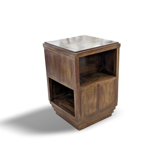 TABLE DE CHEVET de forme cubique, formant...