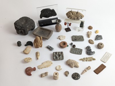 DIVERS OBJETS en pierre ou terre cuite, diverses...