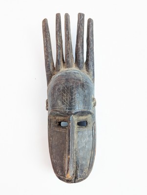 MASQUE AFRICAIN à coiffure à cinq piques....