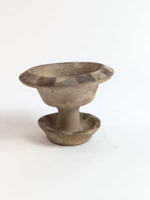 COUPE en terre cuite et polychromie ocre...