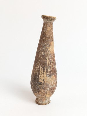 VASE en terre cuite de forme tubulaire orné...