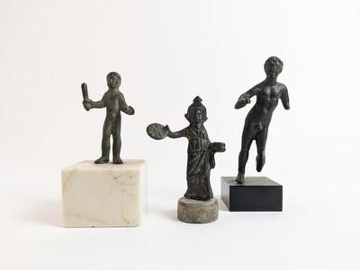 TROIS STATUETTES en bronze comprenant une...
