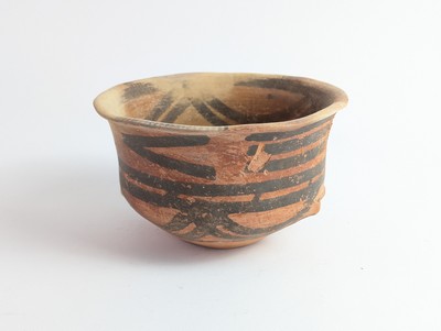 POT en terre cuite à décor ocre et brun de...