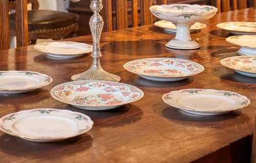 SERVICE DE TABLE en porcelaine blanche à...