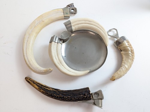 NÉCESSAIRE DE FUMEUR en métal argenté et...