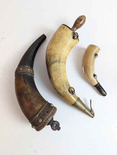 DEUX POIRES A POUDRE et UNE PETITE TROMPE...