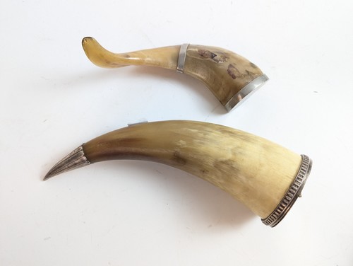 COUPE-CENDRIER en corne montée argent (950)...