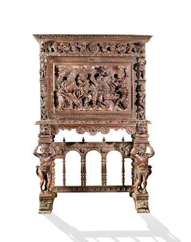 CABINET en bois mouluré et sculpté à décor...
