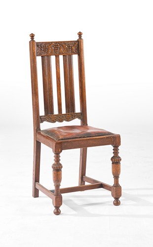 SUITE DE HUIT CHAISES ET DEUX FAUTEUILS en...