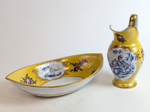 AIGUIERE ET SON BASSIN navette en porcelaine...