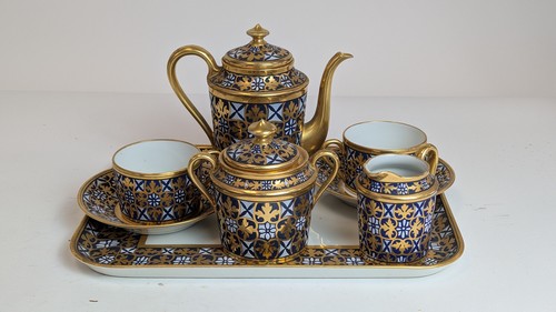 TÊTE-A-TÊTE en porcelaine de Limoges à décor...