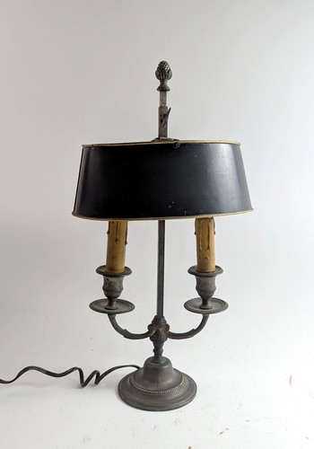 LAMPE BOUILLOTE en bronze argenté à deux...