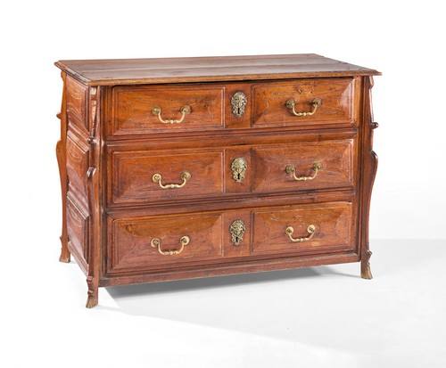 COMMODE type mazarine, en noyer mouluré et...