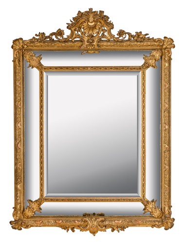 MIROIR à parecloses à cadre en bois sculpté...