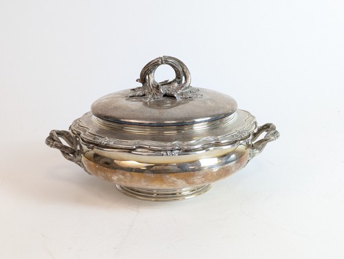 BOUILLON COUVERT sur piédouche en argent...