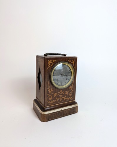 PENDULE BORNE en placage de palissandre et...
