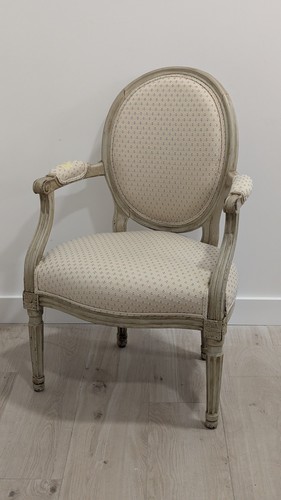 FAUTEUIL à dossier médaillon cabriolet en...