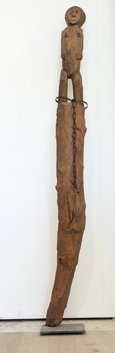 STATUE D'ANCÊTRE en bois représentant un...