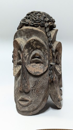 MASQUE HEAUME à visage triple de forme ovale...