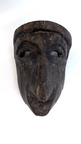 MASQUE de personnage aux scarifications frontales...