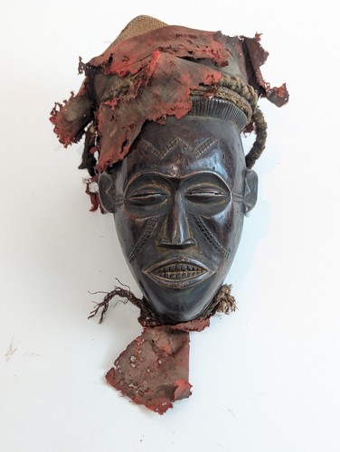 MASQUE de type Pwo aux scarifications rituelles...