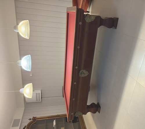 BILLARD de type français, en acajou et placage...