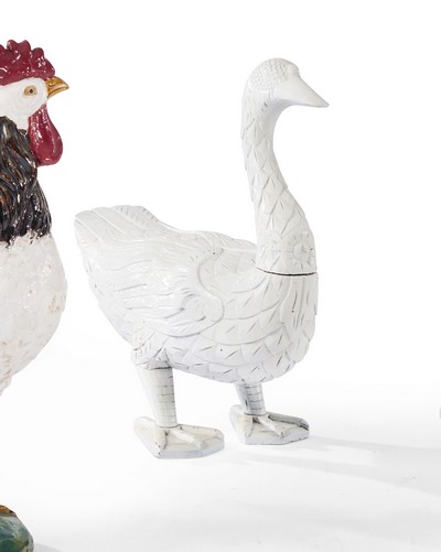 OIE en bois sculpté laqué blanc.